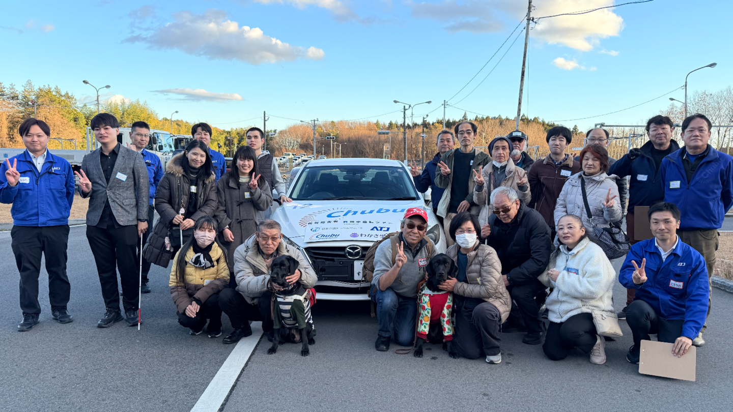 2025年12月に行われた自動車運転ツアーでの集合写真